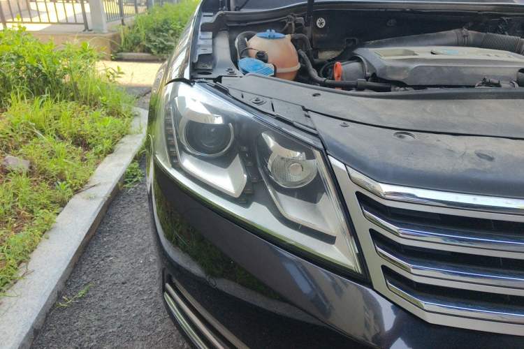 Used Volkswagen Magotan 2015 1.8TSI Luxury Model Right Front Headlight