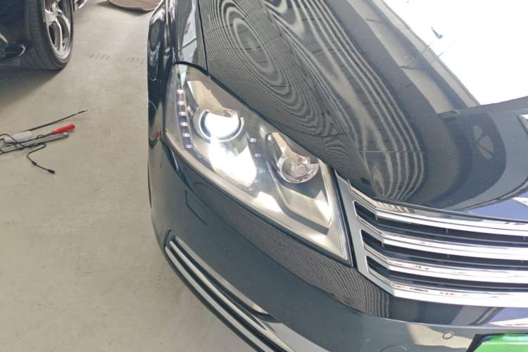 Used Volkswagen Magotan 2015 Facelift 1.8TSI Luxury Model Right Front Headlight