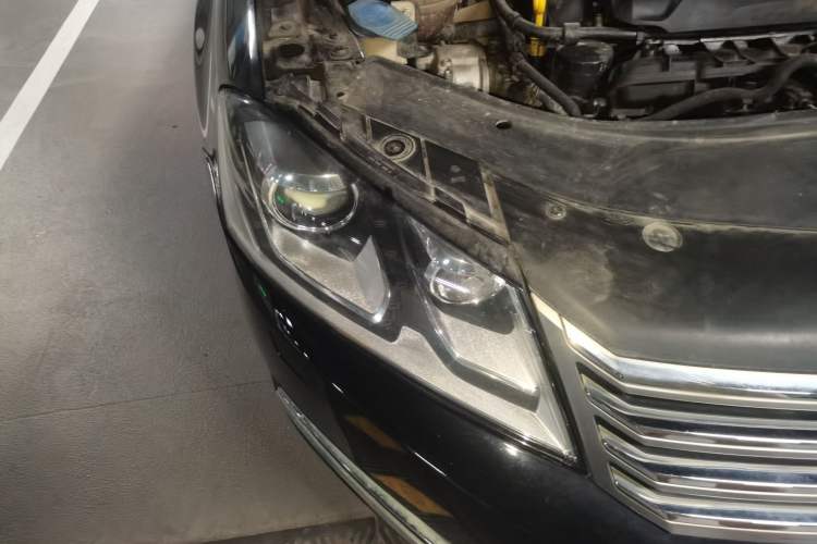 Used Volkswagen Magotan 2015 1.8TSI Luxury Model Right Front Headlight