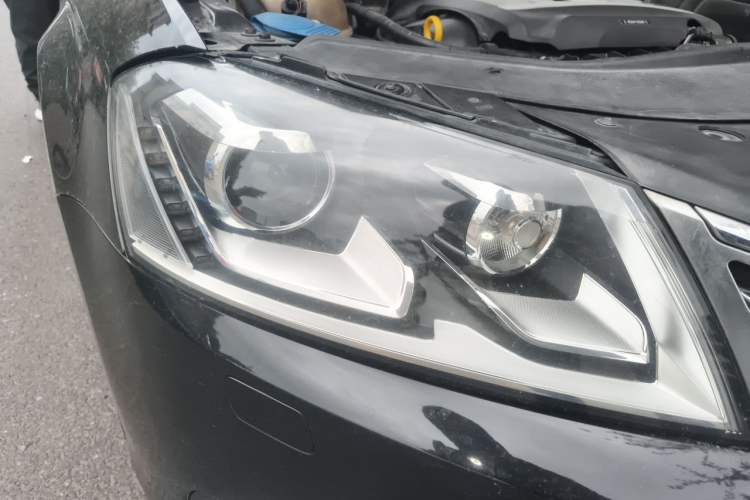 Used Volkswagen Magotan 2015 1.8TSI Luxury Model Right Front Headlight