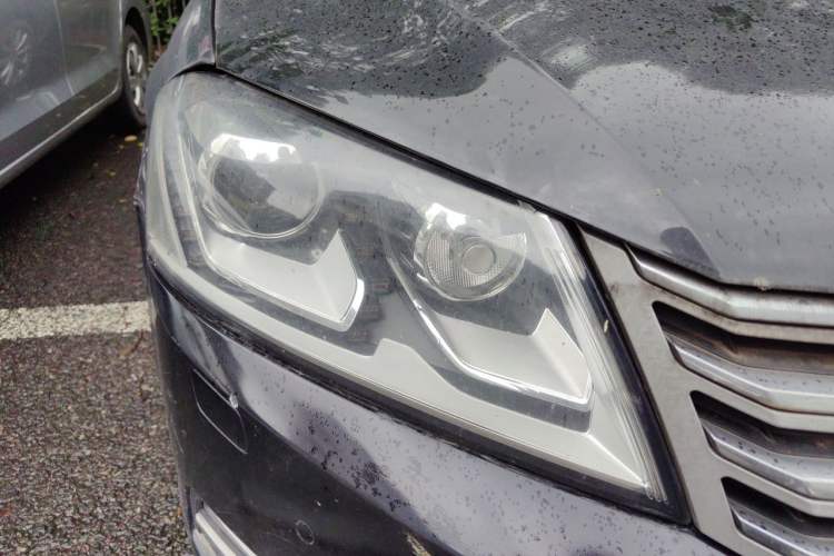 Used Volkswagen Magotan 2015 2.0 TSI Luxury Model Right Front Headlight