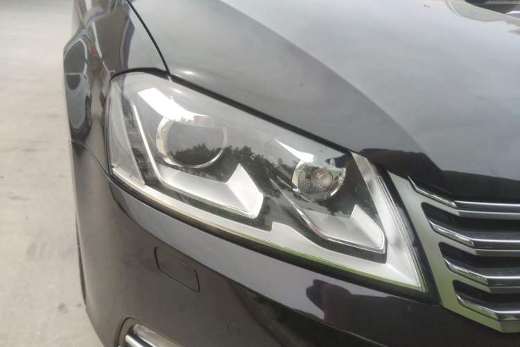 Used Volkswagen Magotan 2015 Revised Version 2.0 TSI Luxury Edition Right Front Headlight