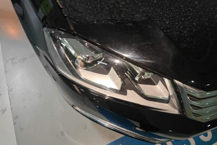 Used Volkswagen Magotan 2015 1.8TSI Prestige Model Right Front Headlight
