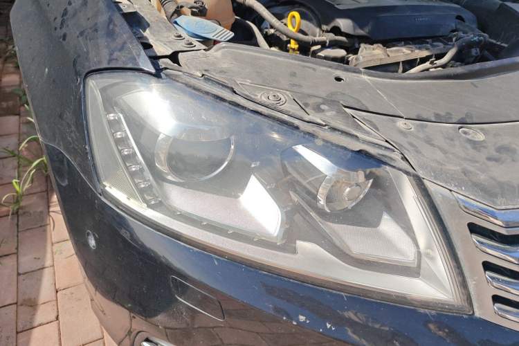 Used Volkswagen Magotan 2015 2.0 TSI Prestige Model Right Front Headlight