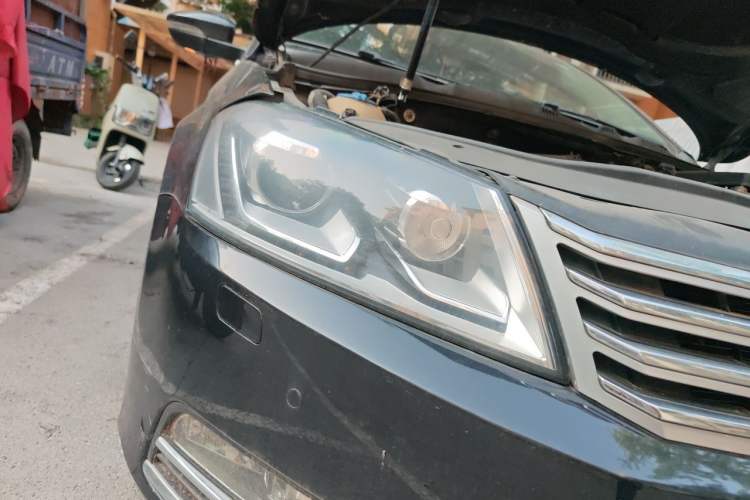 Used Volkswagen Magotan 2015 2.0 TSI Luxury Model Right Front Headlight