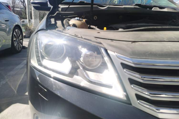 Used Volkswagen Magotan 2015 Revised Version 2.0 TSI Luxury Edition Right Front Headlight