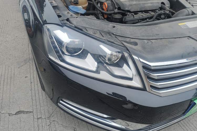 Used Volkswagen Magotan 2015 2.0 TSI Prestige Model Right Front Headlight