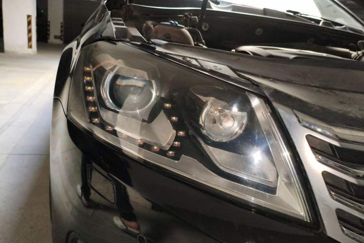 Used Volkswagen Magotan 2015 Facelift 1.8TSI Luxury Model Right Front Headlight