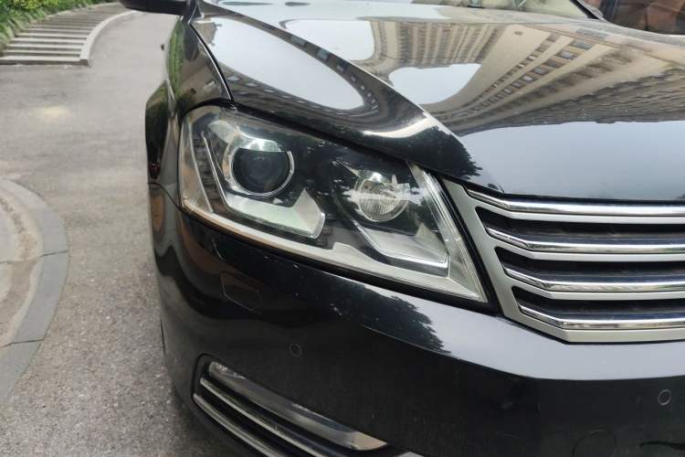 Used Volkswagen Magotan 2015 Revised Version 2.0 TSI Luxury Edition Right Front Headlight