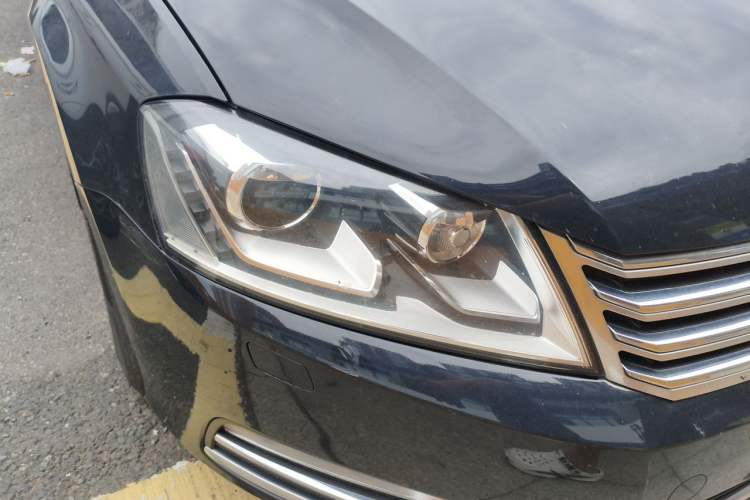 Used Volkswagen Magotan 2015 Revised 1.8TSI Prestige Version Right Front Headlight