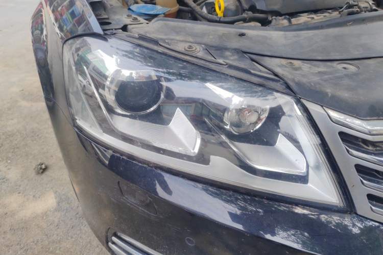Used Volkswagen Magotan 2015 Facelift 1.8TSI Luxury Model Right Front Headlight