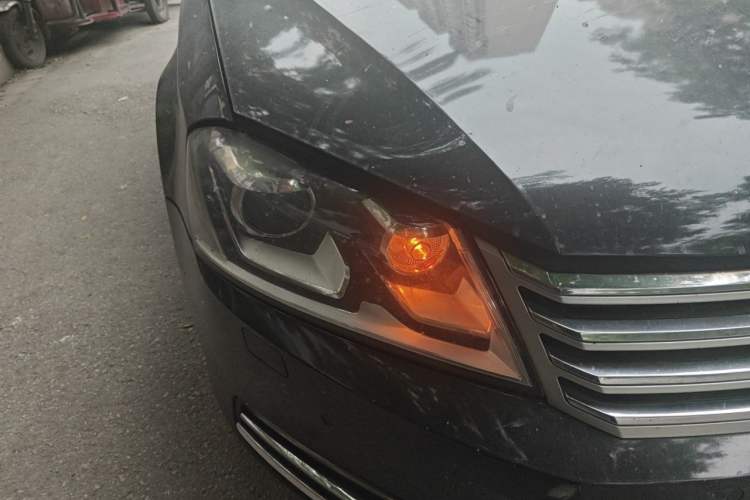 Used Volkswagen Magotan 2015 2.0 TSI Luxury Model Right Front Headlight