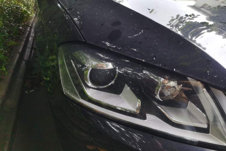 Used Volkswagen Magotan 2015 2.0 TSI Prestige Model Right Front Headlight