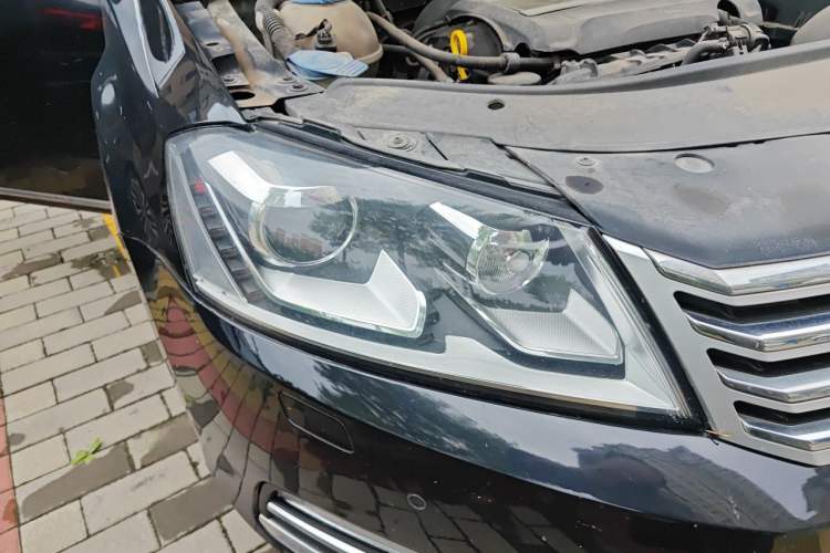 Used Volkswagen Magotan 2015 Facelift 1.8TSI Luxury Model Right Front Headlight