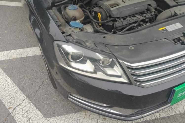 Used Volkswagen Magotan 2015 Revised 1.8TSI Prestige Version Right Front Headlight