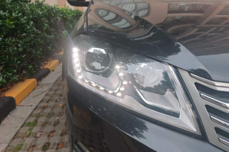 Used Volkswagen Magotan 2015 Facelift 1.8TSI Luxury Model Right Front Headlight