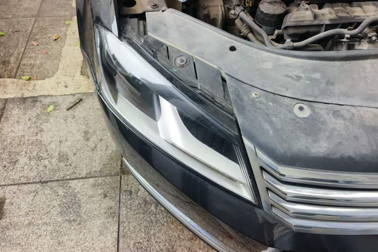 Used Volkswagen Magotan 2015 1.8TSI Advanced Model Right Front Headlight