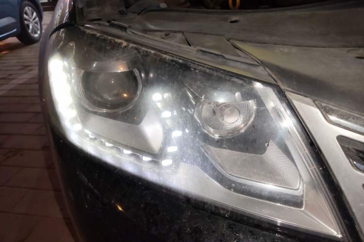 Used Volkswagen Magotan 2015 1.8TSI Luxury Model Right Front Headlight