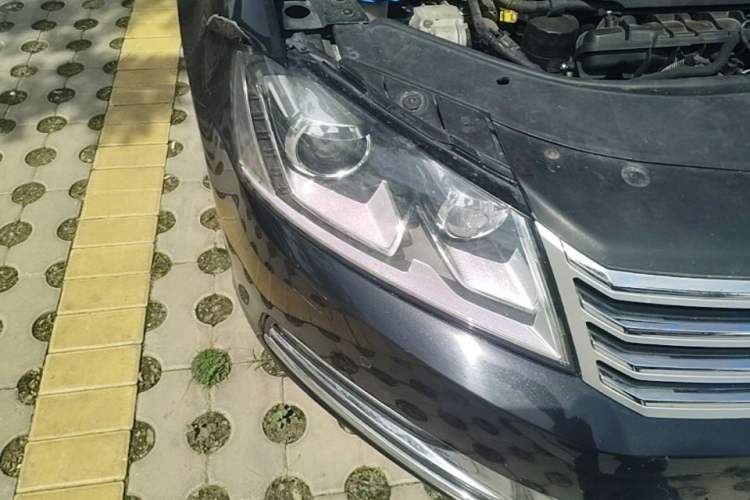 Used Volkswagen Magotan 2015 1.8TSI Luxury Model Right Front Headlight