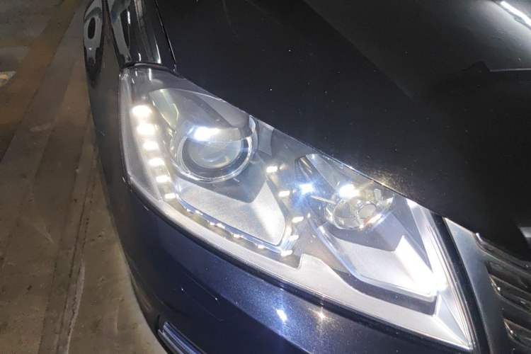 Used Volkswagen Magotan 2015 1.8TSI Luxury Model Right Front Headlight