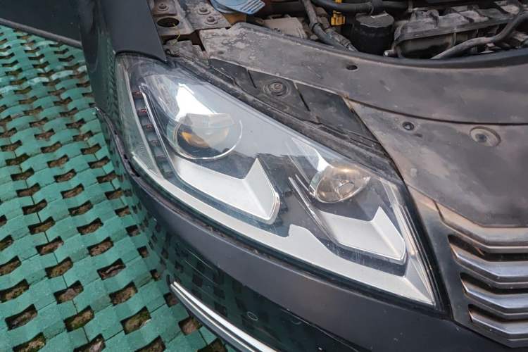 Used Volkswagen Magotan 2015 1.8TSI Luxury Model Right Front Headlight