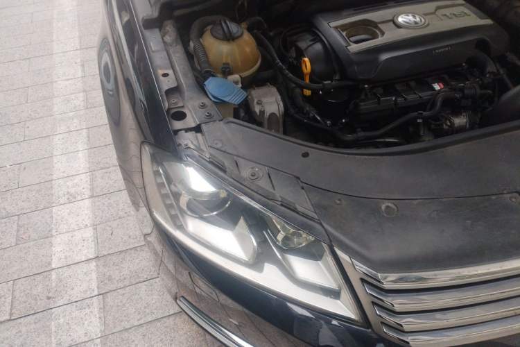 Used Volkswagen Magotan 2015 Facelift 1.8TSI Luxury Model Right Front Headlight