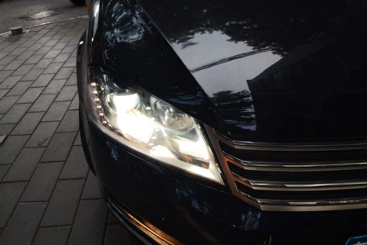 Used Volkswagen Magotan 2015 1.8TSI Prestige Model Right Front Headlight