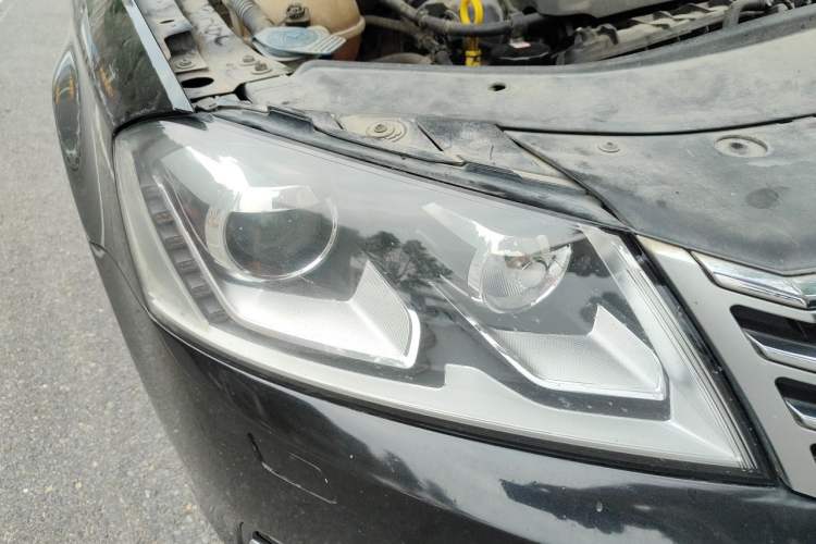Used Volkswagen Magotan 2015 Facelift 1.8TSI Luxury Model Right Front Headlight