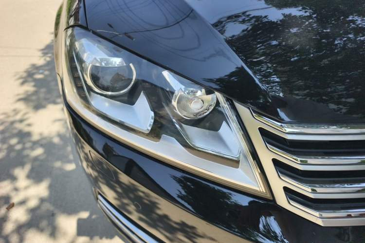 Used Volkswagen Magotan 2015 Revised Version 2.0 TSI Prestige Edition Right Front Headlight