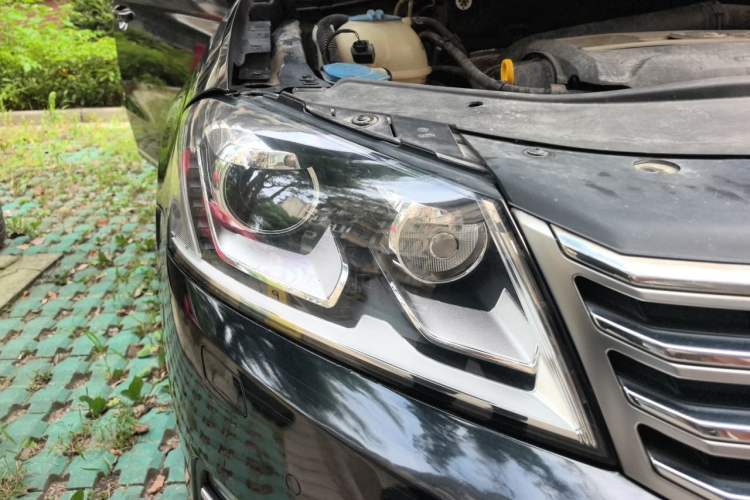 Used Volkswagen Magotan 2015 2.0 TSI Prestige Model Right Front Headlight