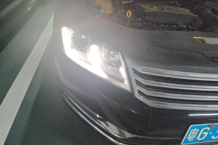 Used Volkswagen Magotan 2015 Revised Version 2.0 TSI Prestige Edition Right Front Headlight