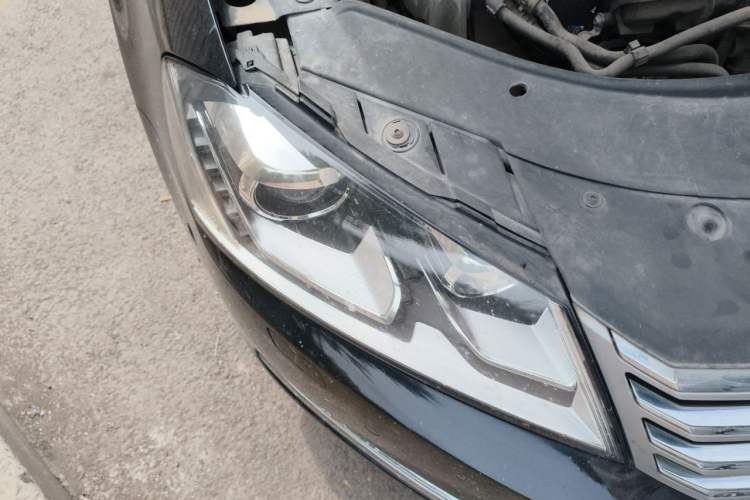 Used Volkswagen Magotan 2015 Revised Version 2.0 TSI Prestige Edition Right Front Headlight