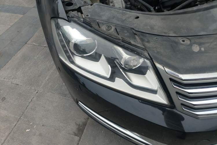 Used Volkswagen Magotan 2015 1.8TSI Prestige Model Right Front Headlight
