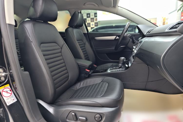 Used Volkswagen Magotan 2015 1.8TSI Advanced Model Right Front Seat