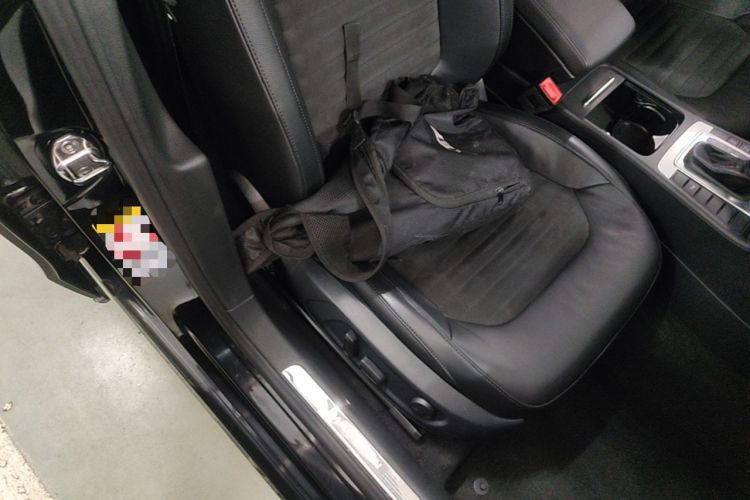 Used Volkswagen Magotan 2015 1.8TSI Luxury Model Right Front Seat