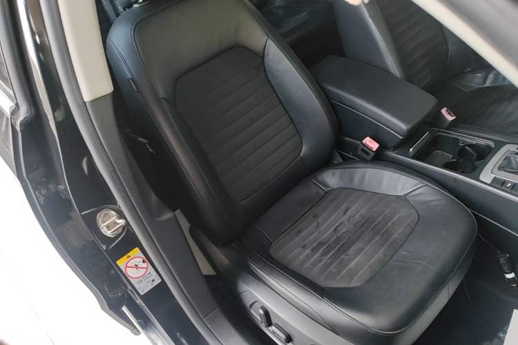 Used Volkswagen Magotan 2015 Facelift 1.8TSI Luxury Model Right Front Seat