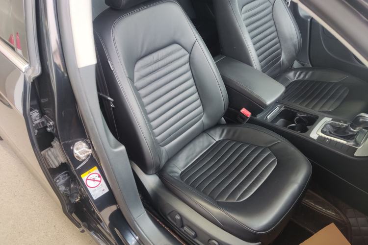 Used Volkswagen Magotan 2015 1.8TSI Advanced Model Right Front Seat