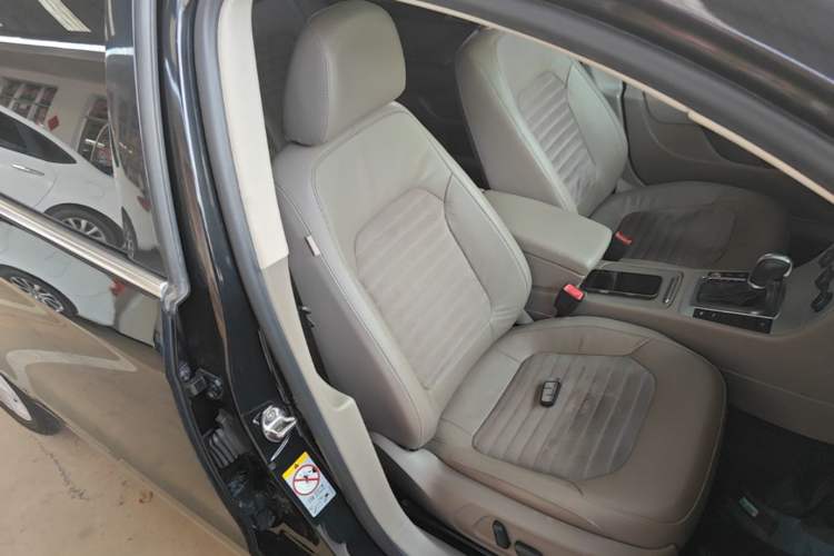 Used Volkswagen Magotan 2015 2.0 TSI Prestige Model Right Front Seat