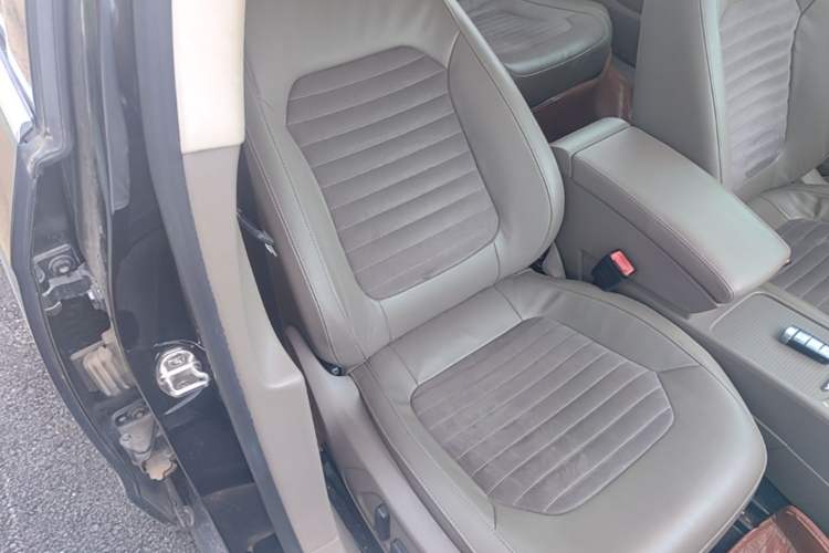 Used Volkswagen Magotan 2015 Facelift 1.8TSI Luxury Model Right Front Seat