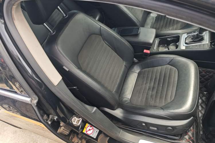 Used Volkswagen Magotan 2015 1.8TSI Luxury Model Right Front Seat