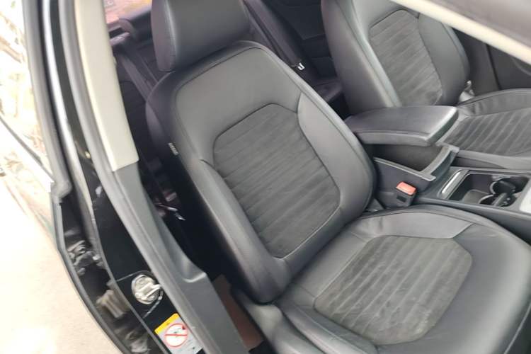 Used Volkswagen Magotan 2015 Facelift 1.8TSI Luxury Model Right Front Seat