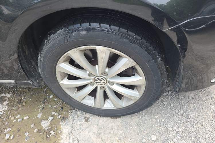 Used Volkswagen Magotan 2015 1.8TSI Luxury Model Right Front Wheel Hub