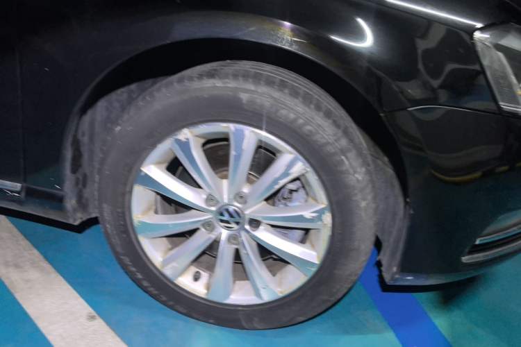 Used Volkswagen Magotan 2015 1.8TSI Luxury Model Right Front Wheel Hub