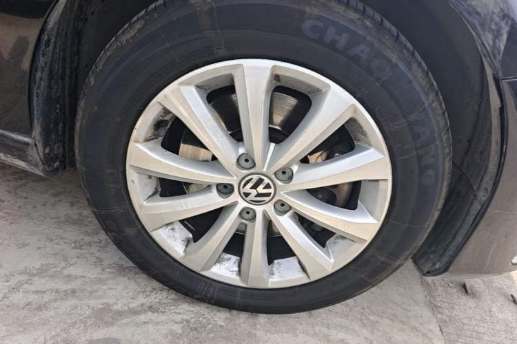 Used Volkswagen Magotan 2015 1.8TSI Advanced Model Right Front Wheel Hub