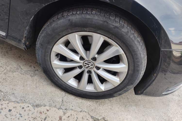 Used Volkswagen Magotan 2015 1.8TSI Advanced Model Right Front Wheel Hub