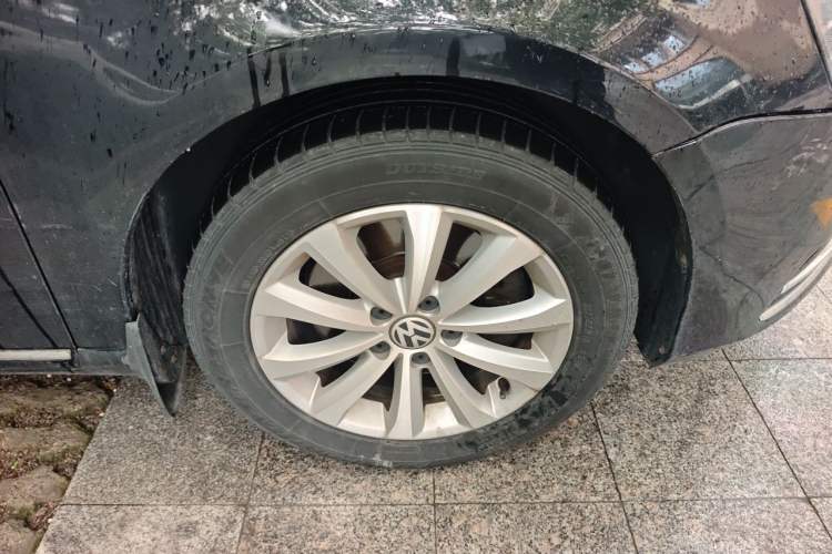 Used Volkswagen Magotan 2015 1.8TSI Advanced Model Right Front Wheel Hub