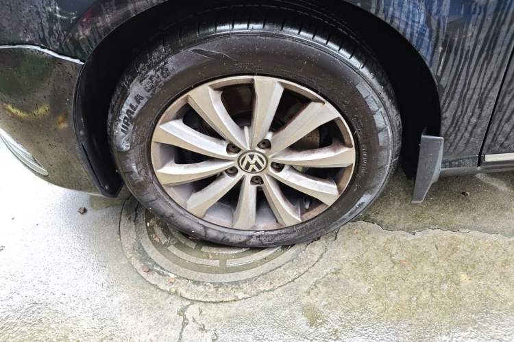 Used Volkswagen Magotan 2015 1.8TSI Advanced Model Right Front Wheel Hub