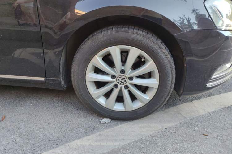 Used Volkswagen Magotan 2015 1.8TSI Luxury Model Right Front Wheel Hub
