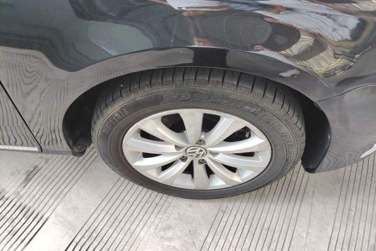 Used Volkswagen Magotan 2015 1.8TSI Luxury Model Right Front Wheel Hub