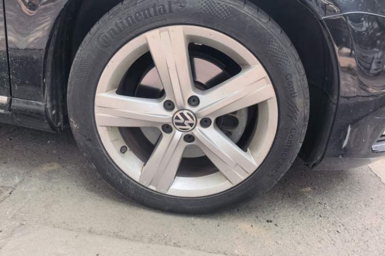 Used Volkswagen Magotan 2015 Revised 1.8TSI Prestige Version Right Front Wheel Hub